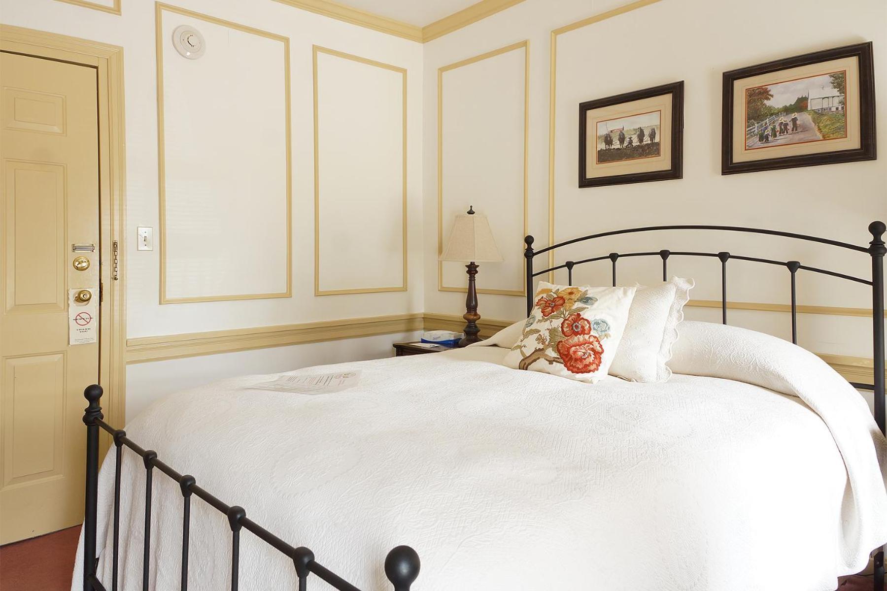 Village Bed & Breakfast 2*