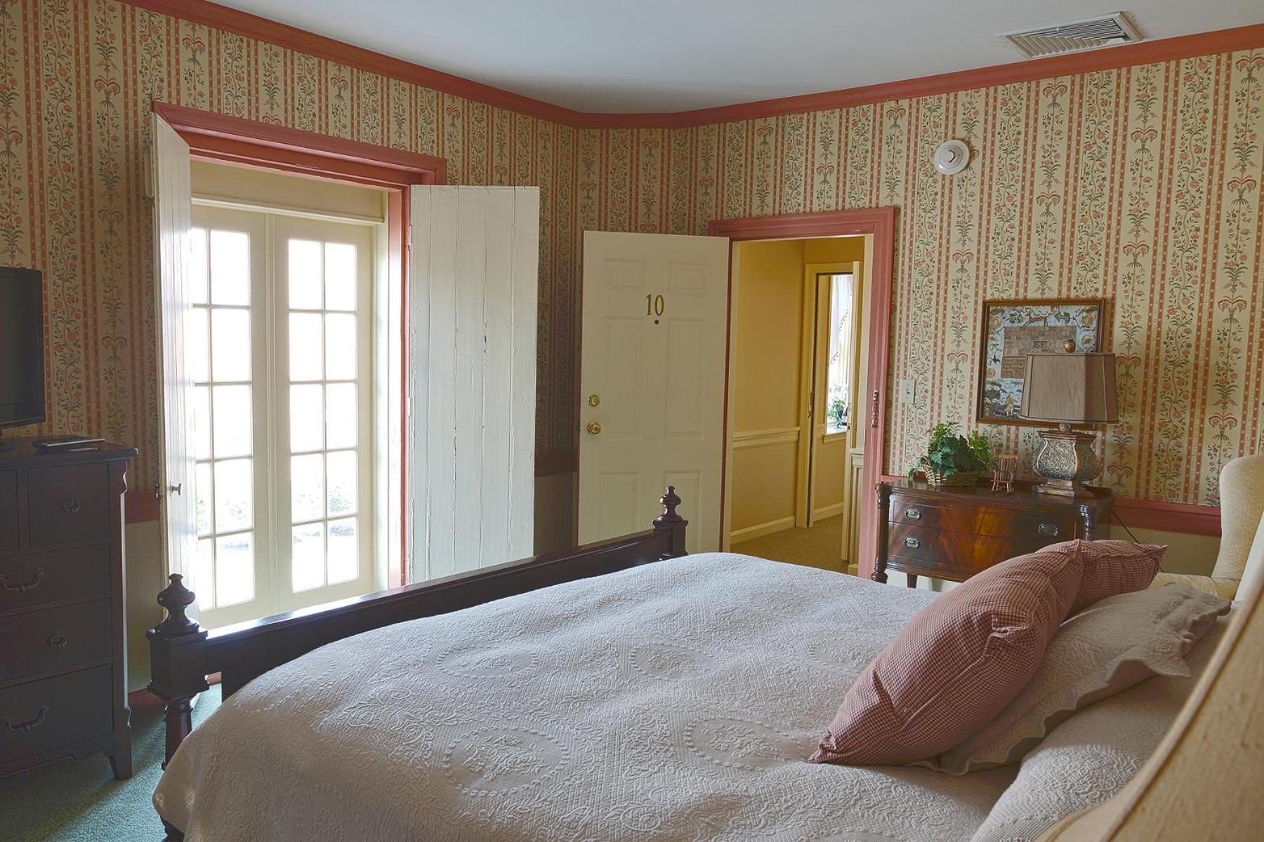 Village Bed and breakfast 2*